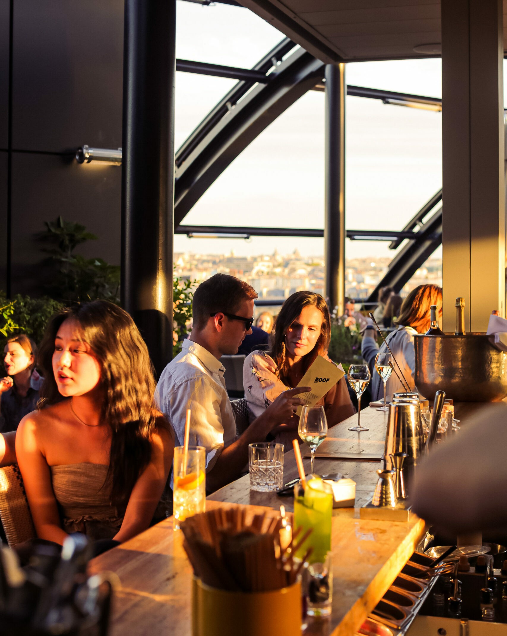 ROOF_Carroussel_Bar_01